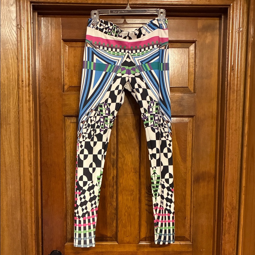 NWT Medium Romeo & Juliet Colorful Geometric Fashion Leggings (ABBA)